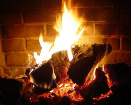 冬季烤火的暖心說說 冬季和家人一起烤火的短句1